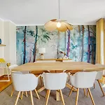 Stunning House With Terrace Apartmán