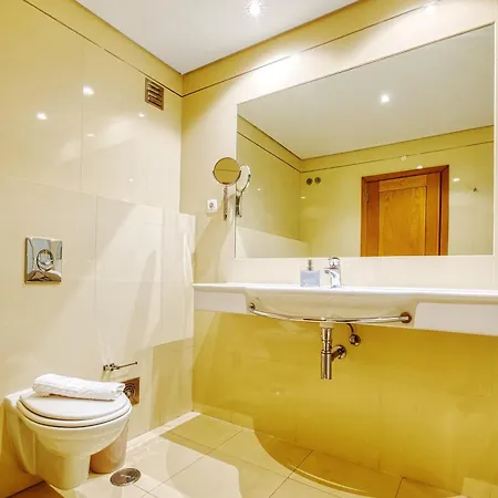 Stunning House With Terrace *