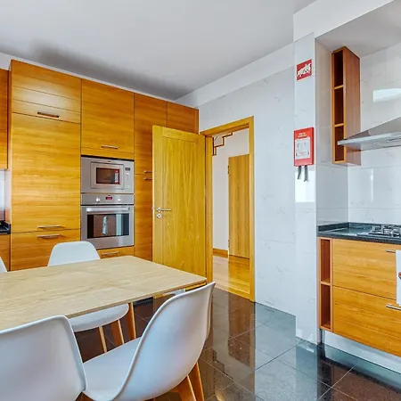 Stunning House With Terrace *